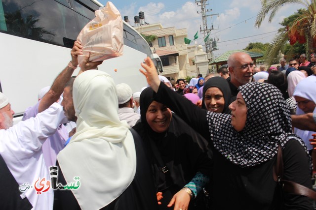 كفرقاسم -فيديو : حجا مبرور وسعيا مشكورا .. حجاج حافلة الحاج احمد الصوص تصل البلدة بسلام ودموع الفرح تغمر الجميع 